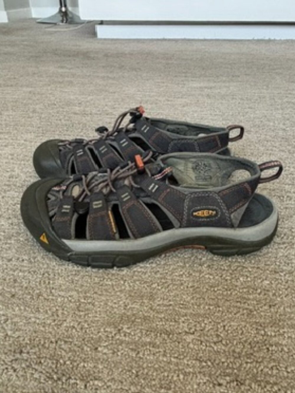 Keen Men's Newport H2 Sandals in Great Condition